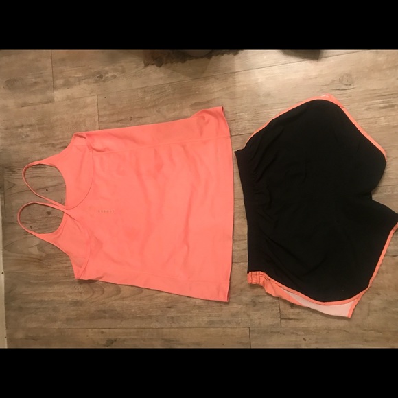 Women’s Nike dry- Fit outfit - Picture 3 of 3